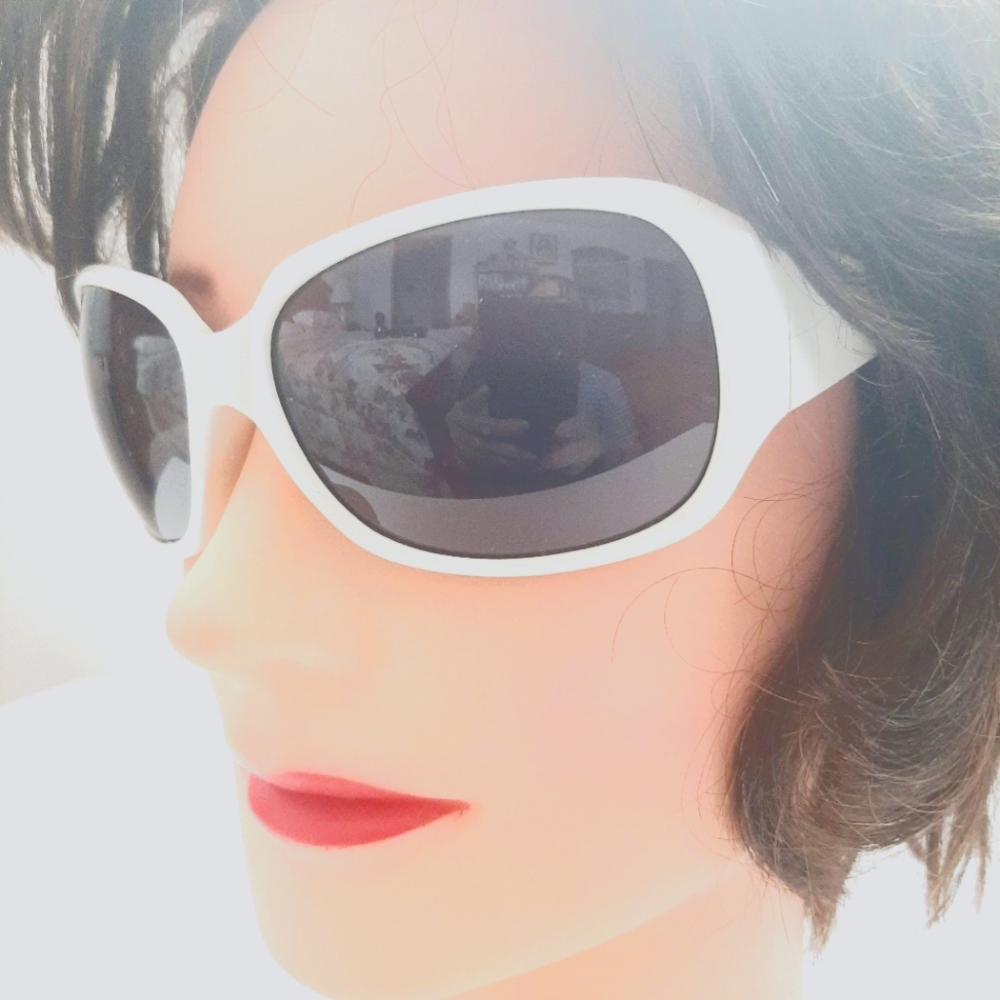 Beautiful Sunglasses - Picture 2 of 4